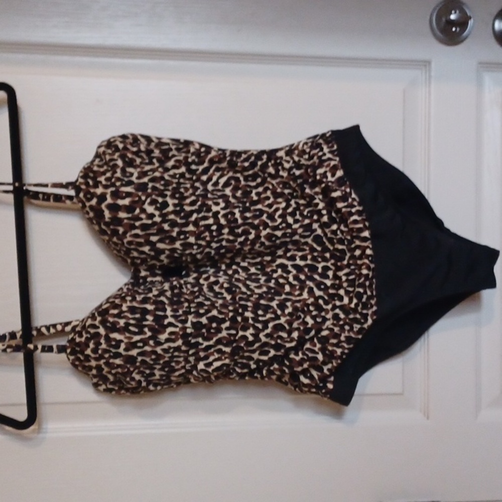 1 piece cheetah print Bathing suit